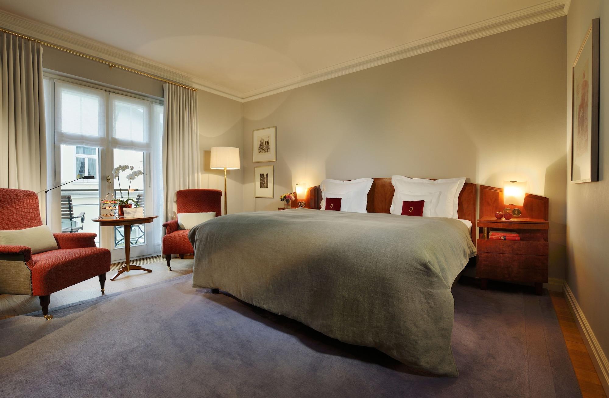 Hotel Louis C. Jacob Hamburg Dış mekan fotoğraf A room at the Hotel Axelmannstein