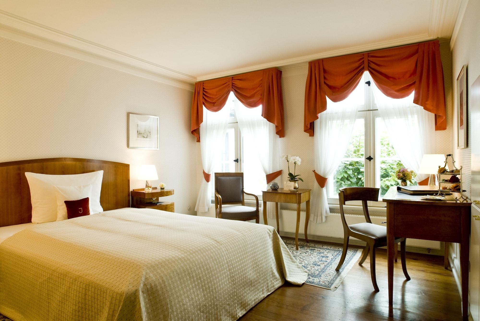 Hotel Louis C. Jacob Hamburg Dış mekan fotoğraf A room at the Hotel de Saxe