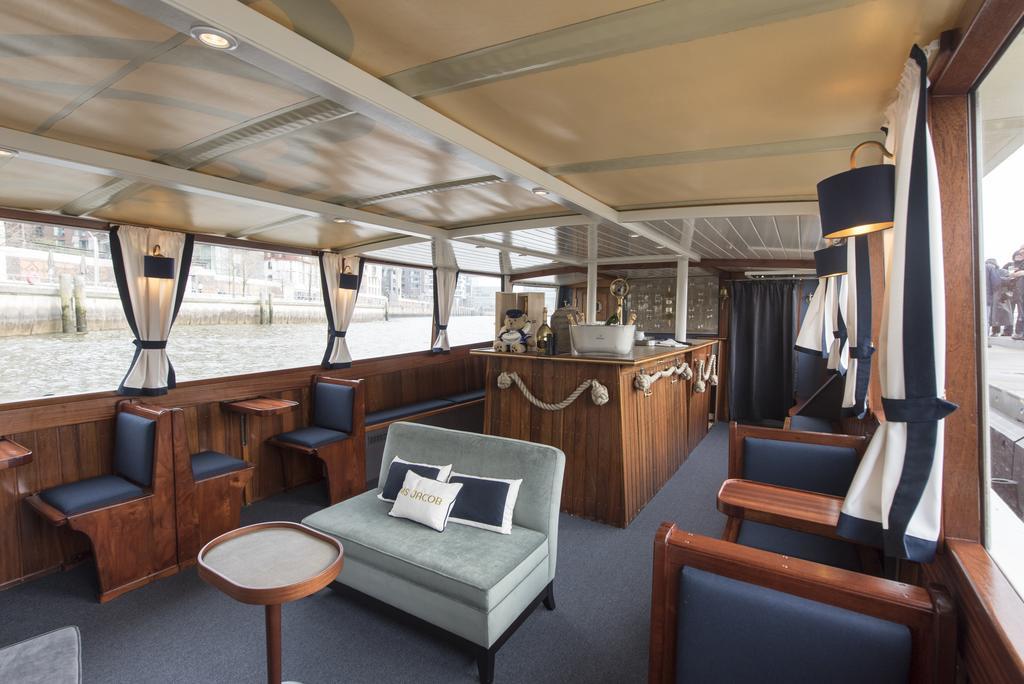 Hotel Louis C. Jacob Hamburg Dış mekan fotoğraf The interior of the ship
