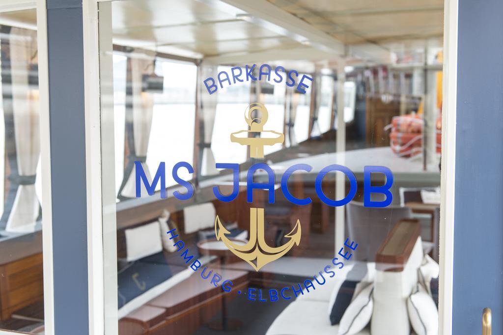 Hotel Louis C. Jacob Hamburg Dış mekan fotoğraf The ship's name on the stern